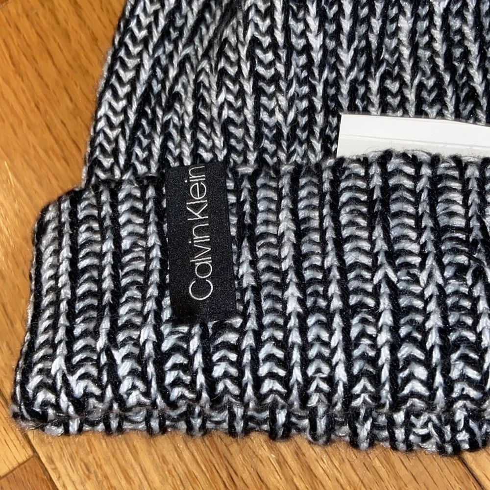 NEW Calvin Klein black & white hat with pom